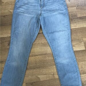 Universal Thread Women's Light Blue Skinny Jeans